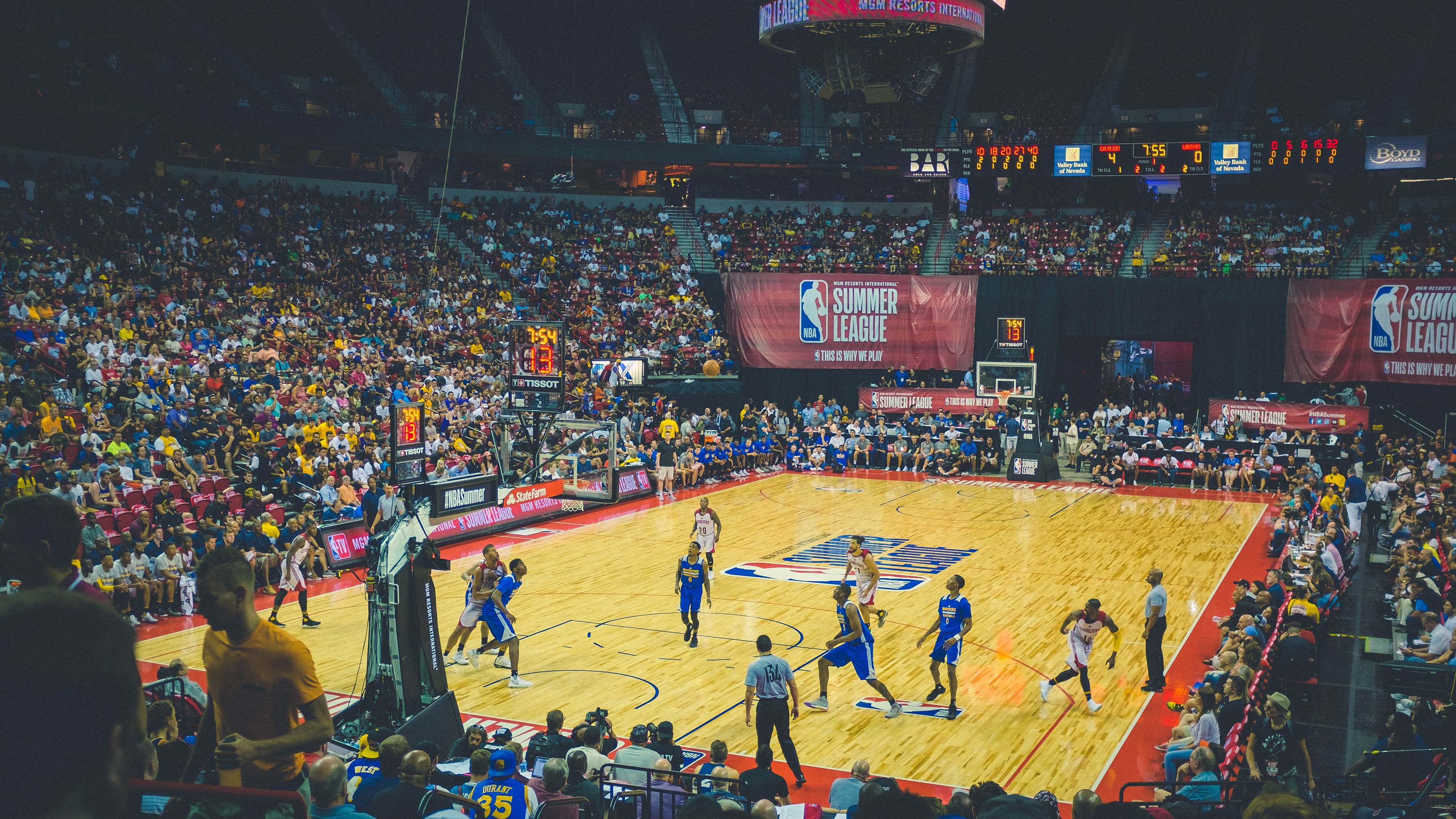 爱德华兹成为胜负手,魔术血拼热火