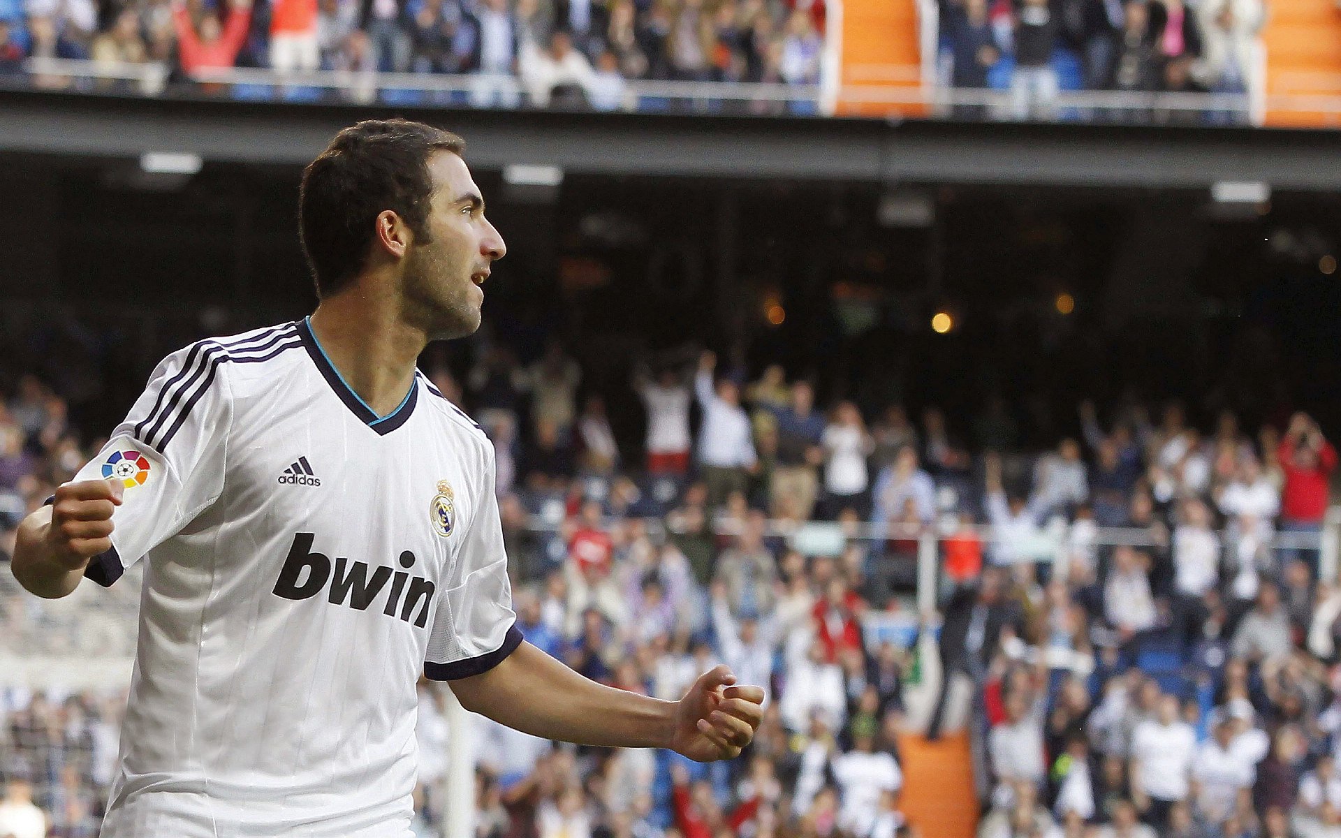 双线里程碑,卡塞米罗解锁传奇成就,阿森纳客场稳胜奠定出线基石