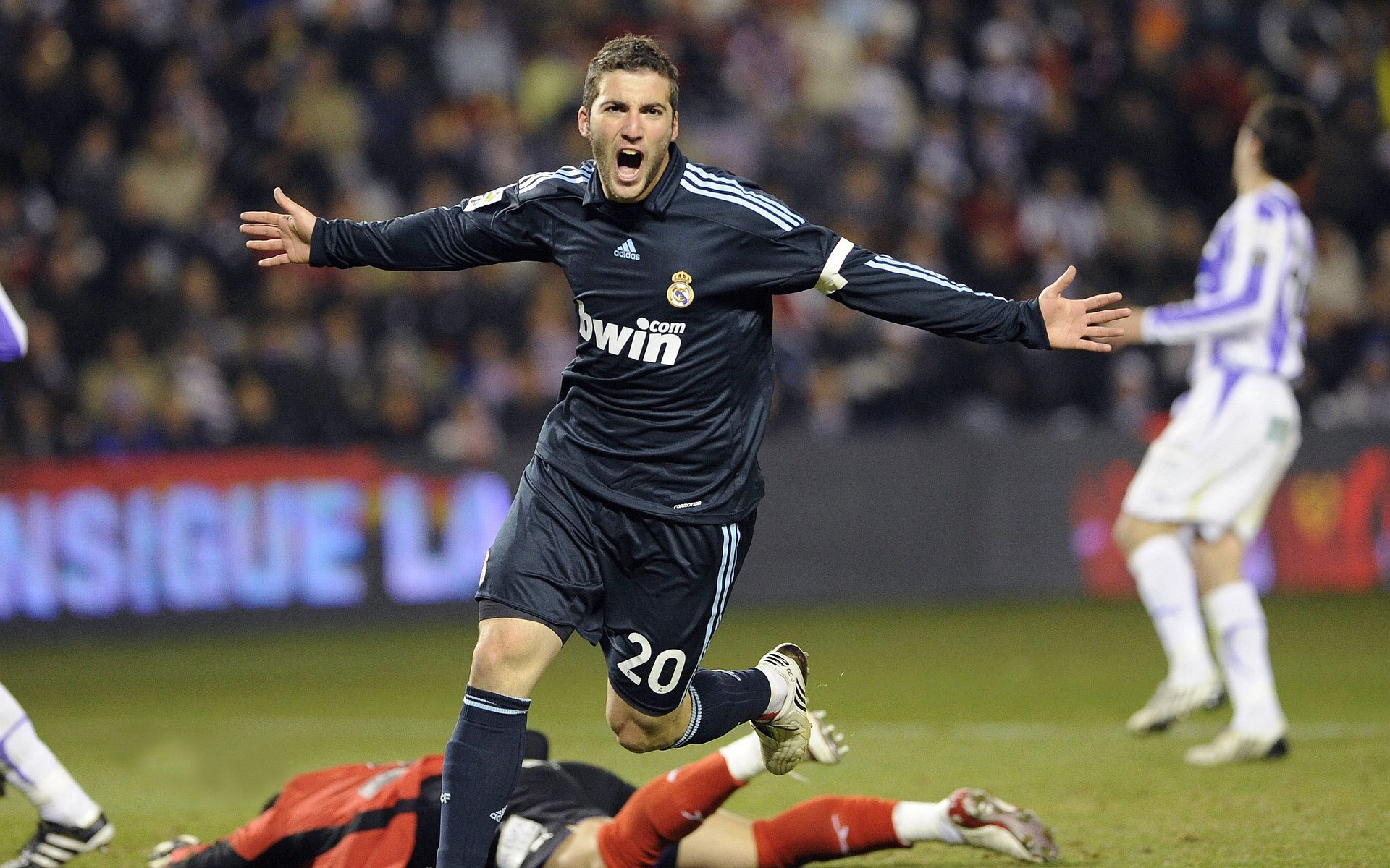 从墨尔本到蒙特卡洛，德约科维奇如何以澳网为跳板，在红土上刷新历史纪录