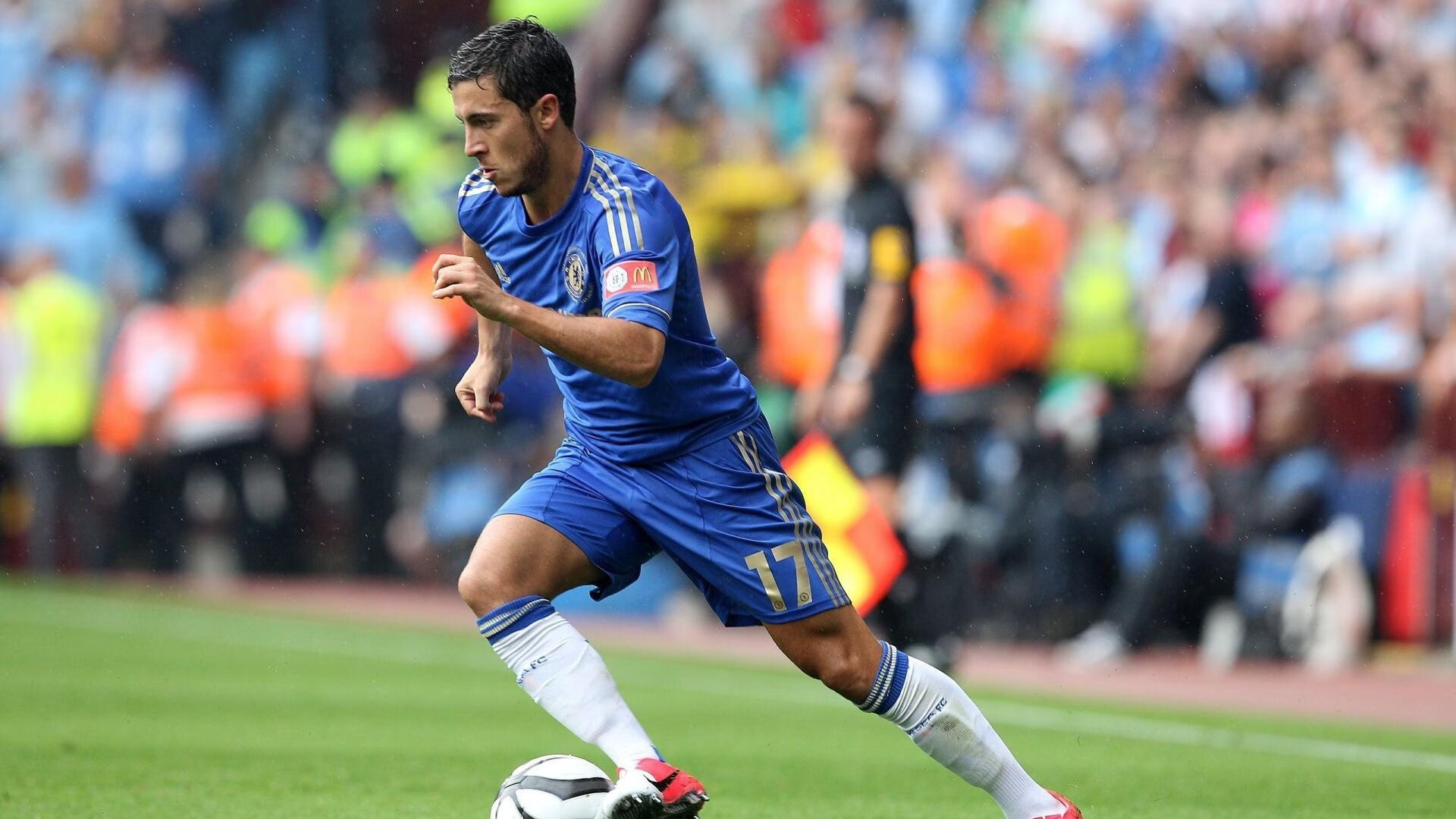 开云体育入口-红色闪电与不朽纪录，法拉利轻取威廉姆斯，佩雷兹书写新篇